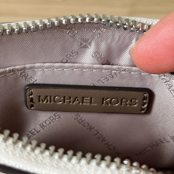 Michael Kors Card Case🎈🎈 - Picture 7 of 9